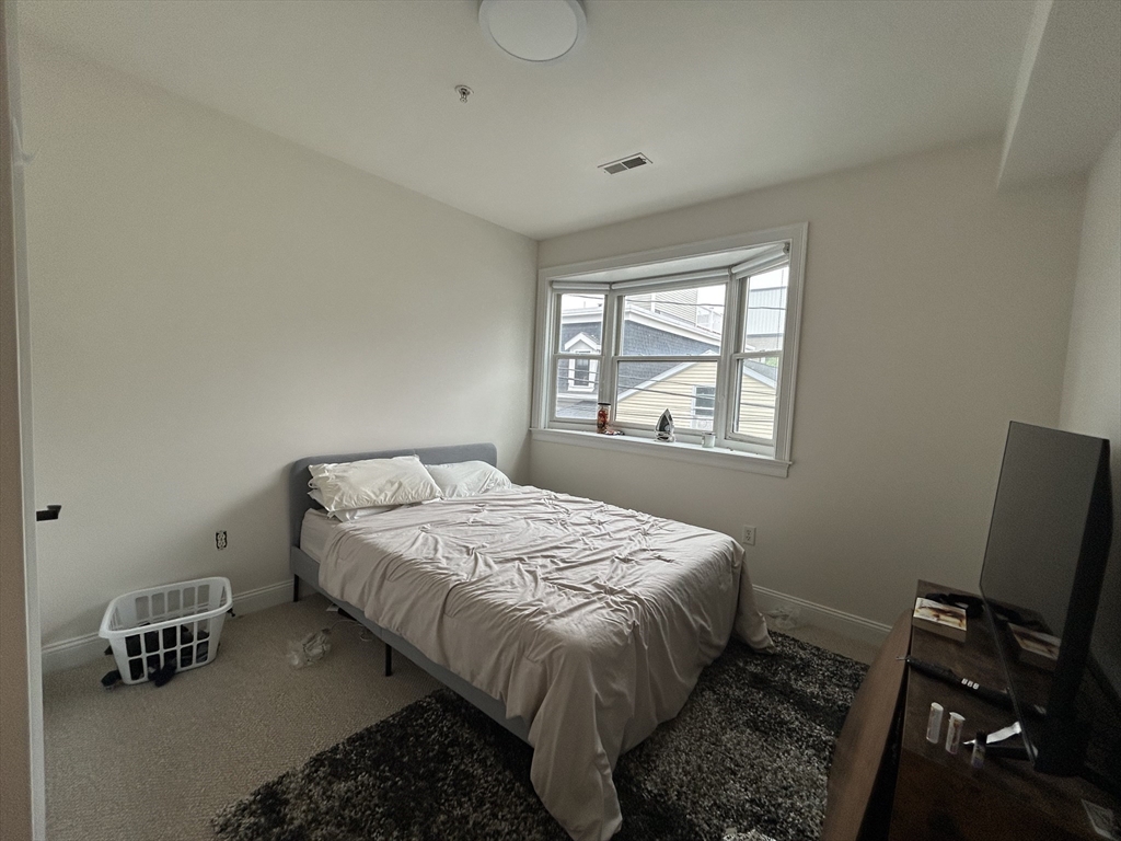 3 bed, 2 bath apartment for rent at 43 Pitman St Unit 201, Spring Hill — photo 9 of 13