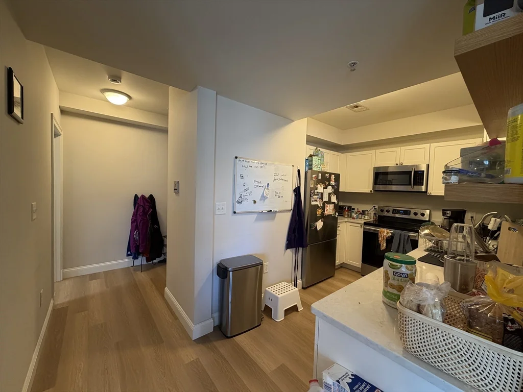 3 bed, 2 bath apartment for rent at 43 Pitman St Unit 302, Spring Hill — photo 4 of 14