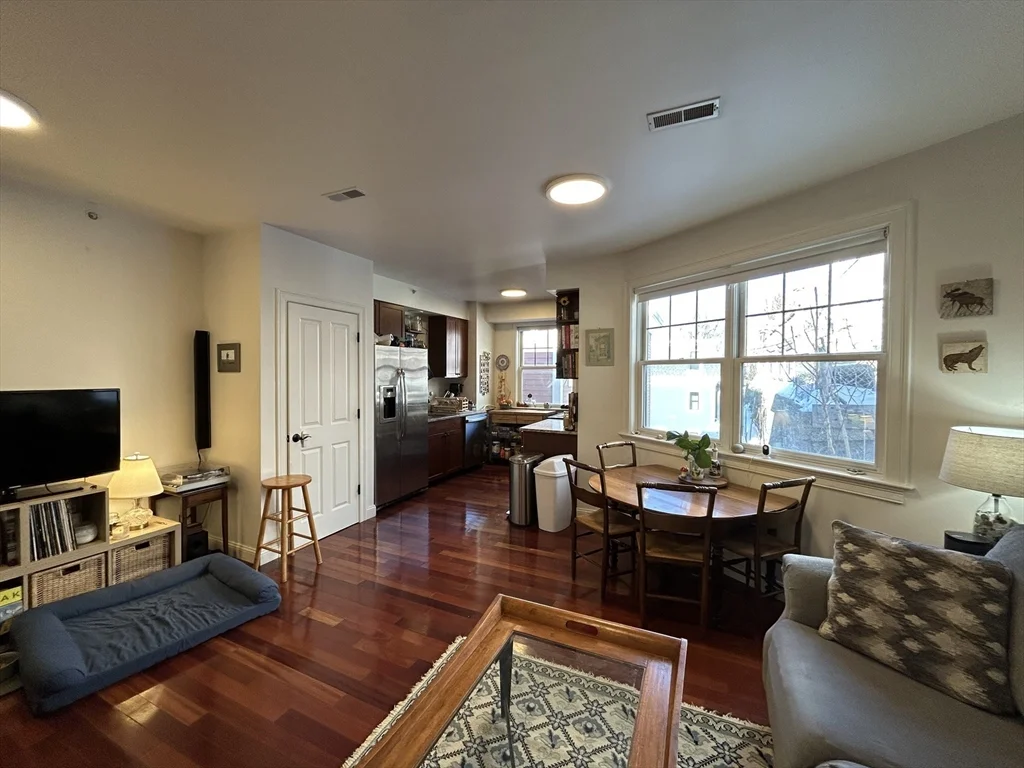 2 bed, 1 bath apartment for rent at 43 Pitman St Unit 303, Spring Hill — photo 2 of 12