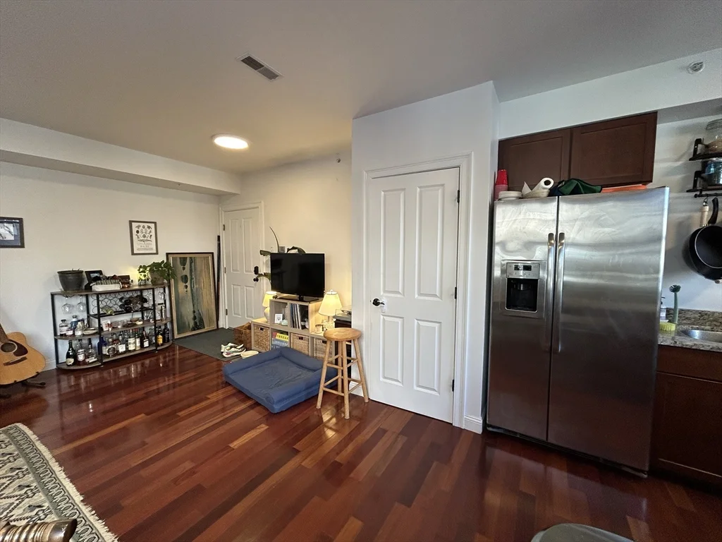 2 bed, 1 bath apartment for rent at 43 Pitman St Unit 303, Spring Hill — photo 5 of 12