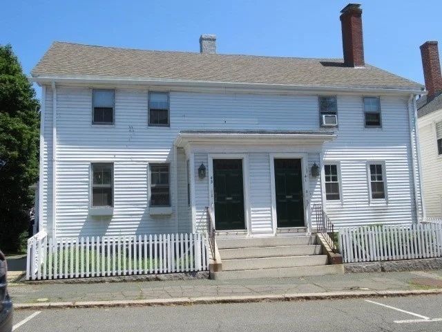 2 bed, 1 bath apartment for rent at 43 Pleasant St Unit R2, Gloucester — photo 1 of 22