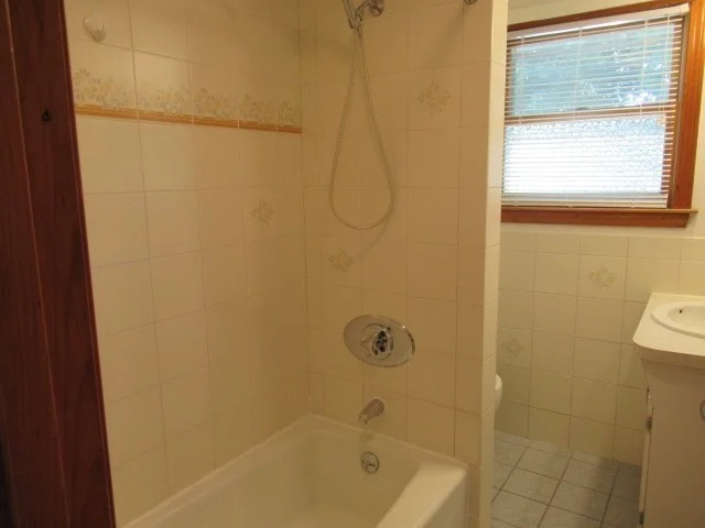 2 bed, 1 bath apartment for rent at 43 Pleasant St Unit R2, Gloucester — photo 14 of 22