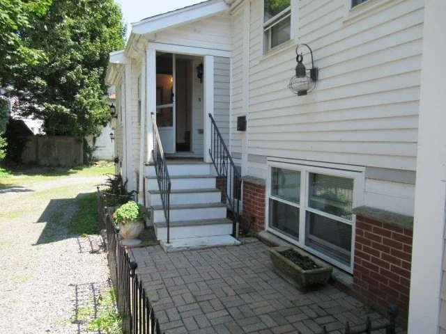 2 bed, 1 bath apartment for rent at 43 Pleasant St Unit R2, Gloucester — photo 3 of 22