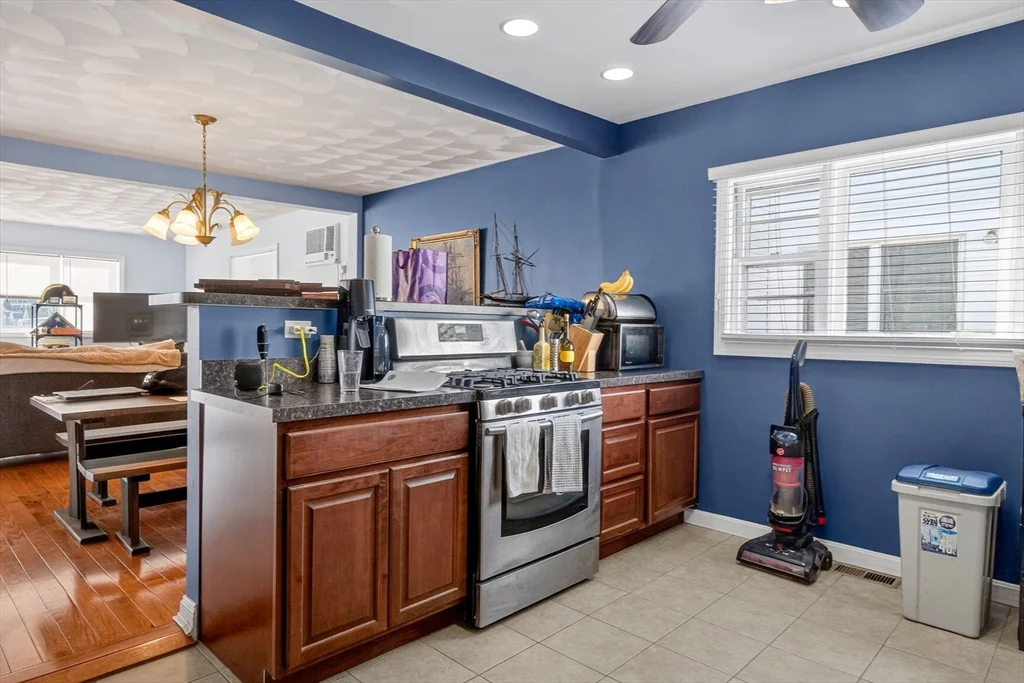 2 bed, 1 bath apartment for rent at 43 Prescott St Unit 2, Everett — photo 9 of 15
