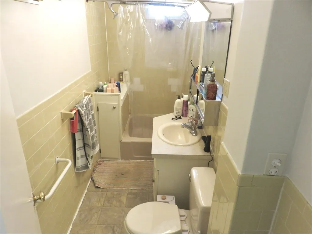 2 bed, 1 bath apartment for rent at 43 Rich St Unit C, Banks Square — photo 17 of 20
