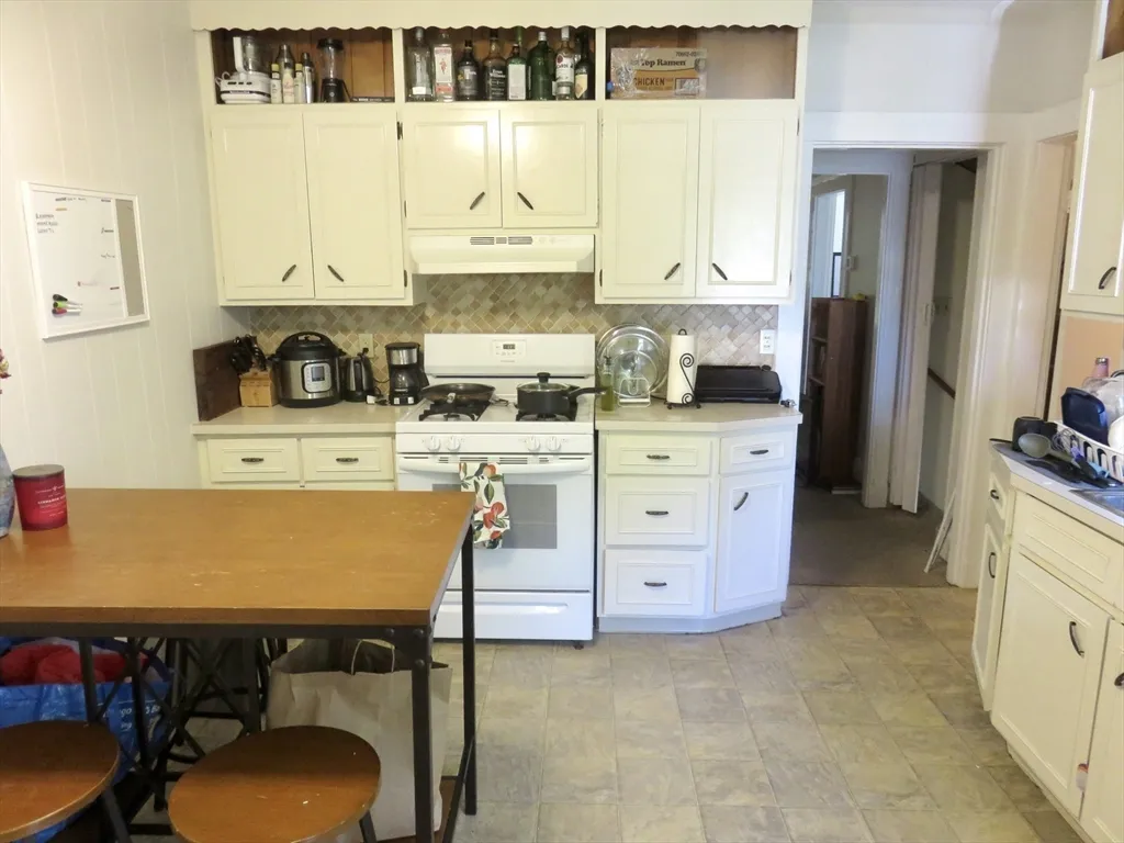 2 bed, 1 bath apartment for rent at 43 Rich St Unit C, Banks Square — photo 12 of 20
