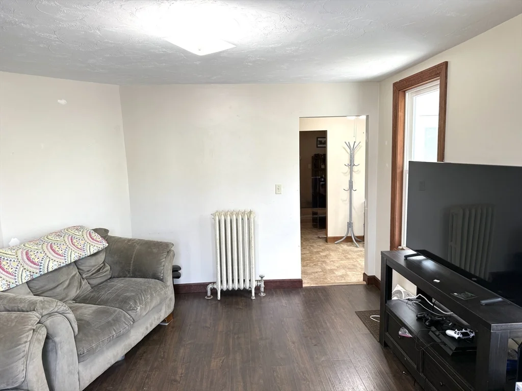 3 bed, 1 bath apartment for rent at 43 South St Unit B, Barre — photo 9 of 25
