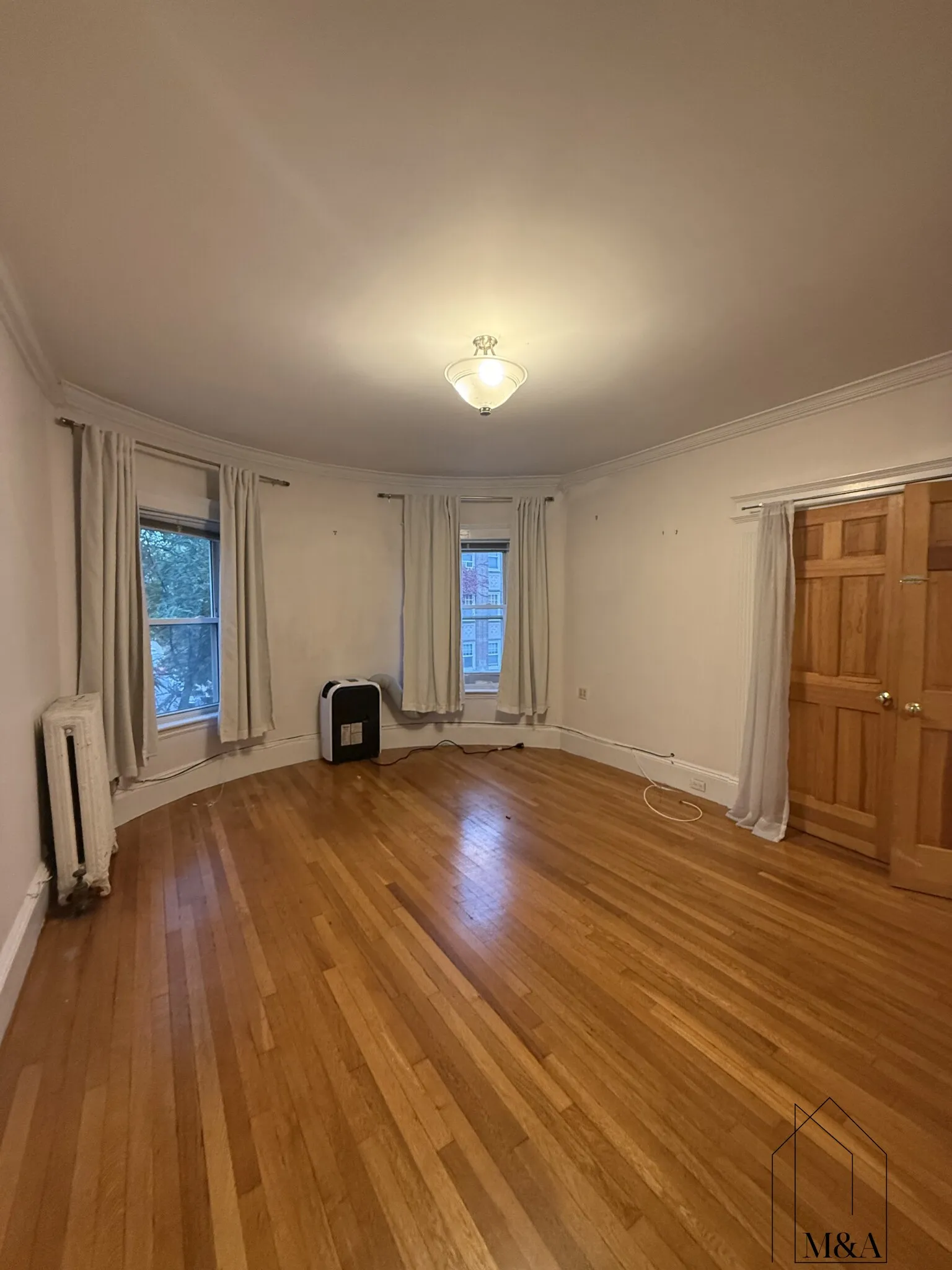 3.5 bed, 2 bath apartment for rent at 43 Strathmore Rd Unit 3, Brighton — photo 3 of 13