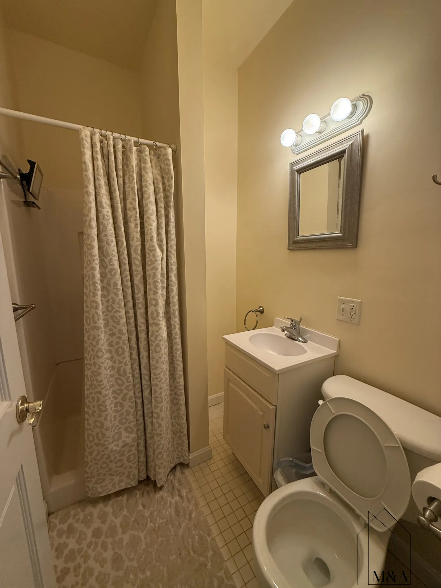 3.5 bed, 2 bath apartment for rent at 43 Strathmore Rd Unit 3, Brighton — photo 7 of 13