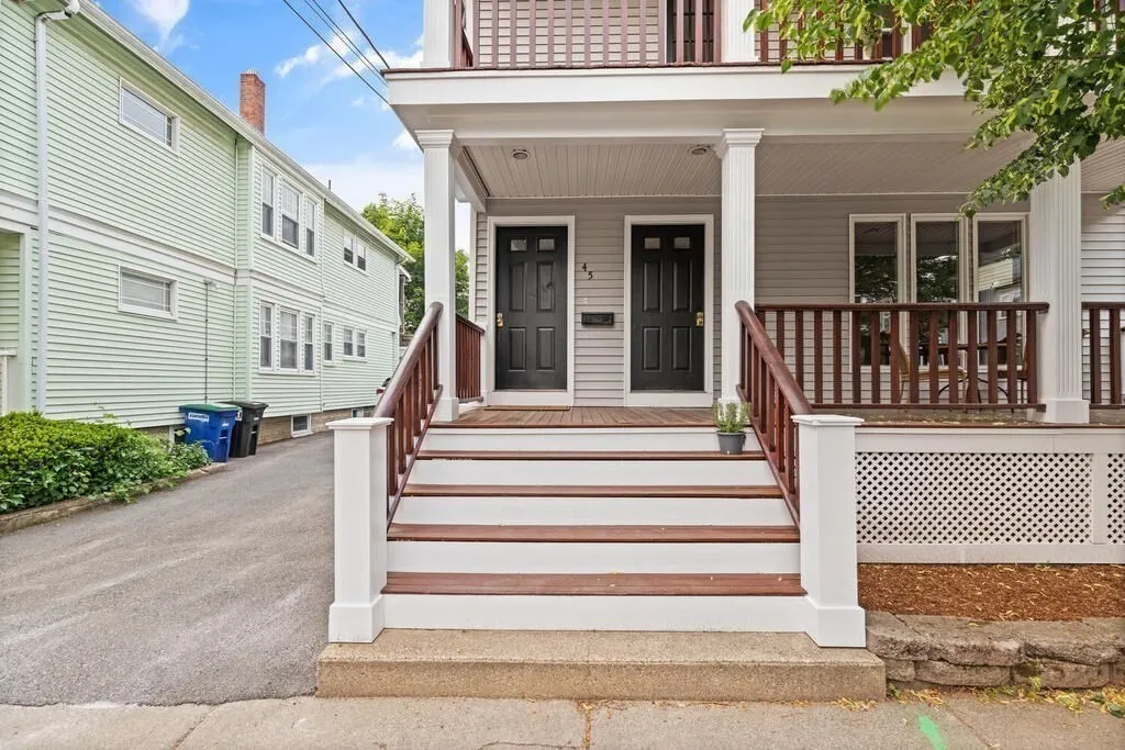4 bed, 1 bath apartment for rent at 43 Sunset Rd Unit 43, West Somerville — photo 3 of 23