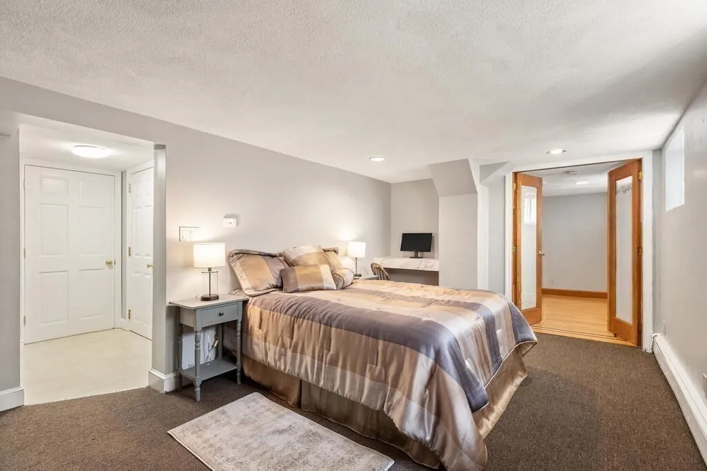4 bed, 1 bath apartment for rent at 43 Sunset Rd Unit 43, West Somerville — photo 17 of 23