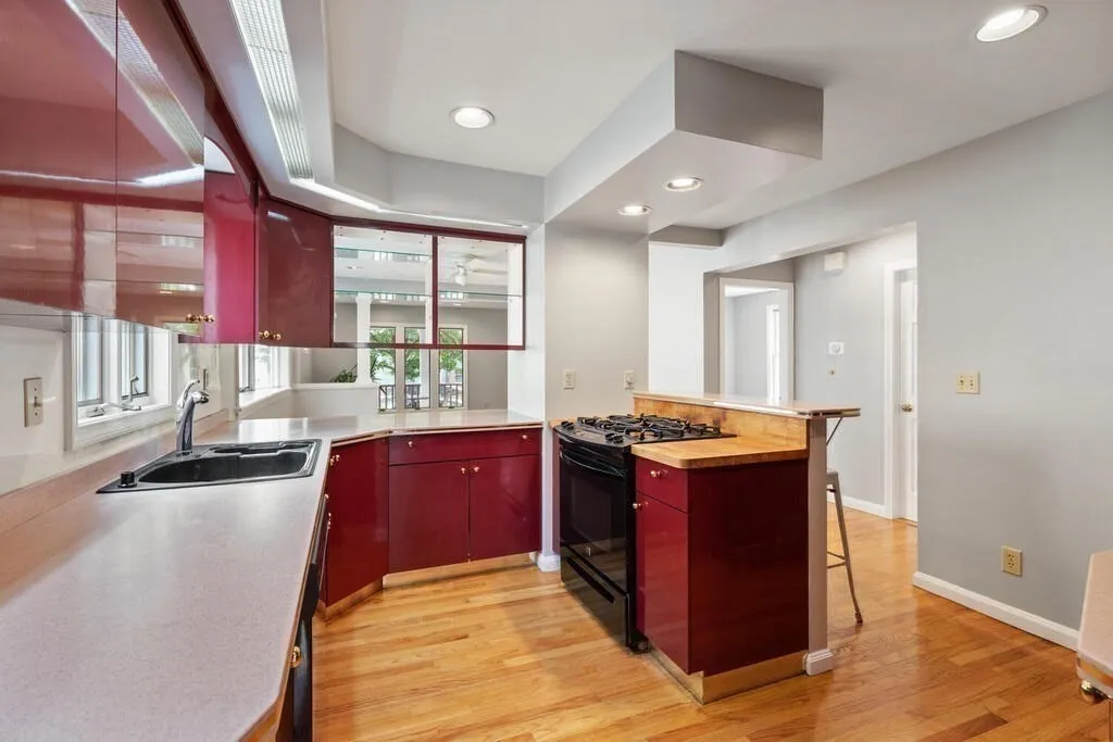 4 bed, 1 bath apartment for rent at 43 Sunset Rd Unit 43, West Somerville — photo 12 of 23