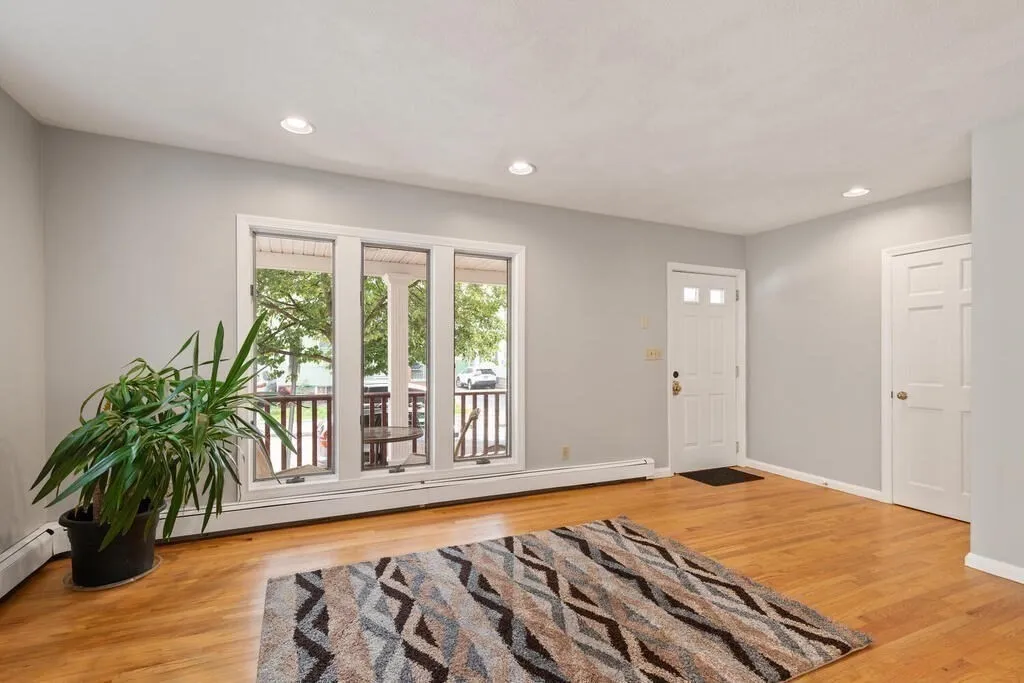4 bed, 1 bath apartment for rent at 43 Sunset Rd Unit 43, West Somerville — photo 7 of 23