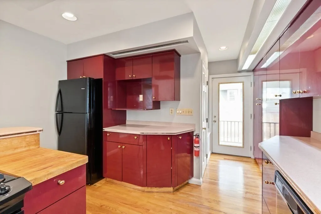 4 bed, 1 bath apartment for rent at 43 Sunset Rd Unit 43, West Somerville — photo 13 of 23