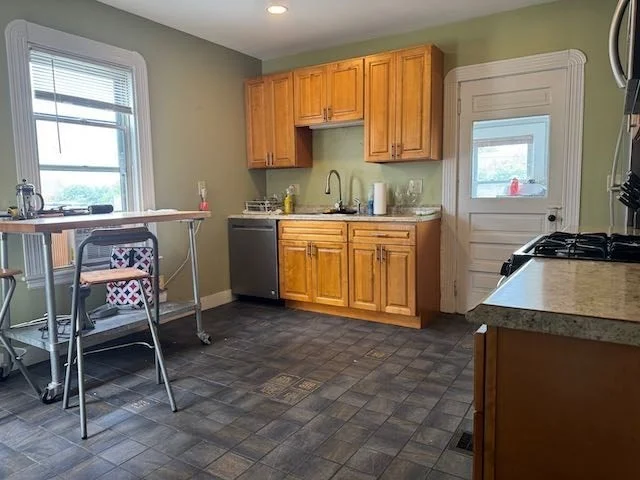 3 bed, 1 bath apartment for rent at 43 Sydney St Unit 2, Dorchester — photo 3 of 28