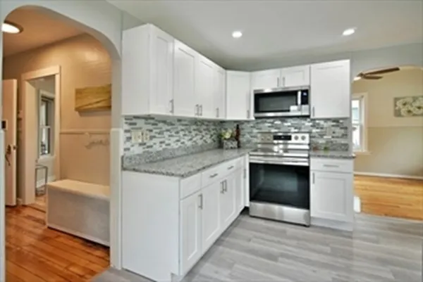3 bed, 1 bath apartment for rent at 43 Tampa St Unit 43, Worcester — photo 3 of 22