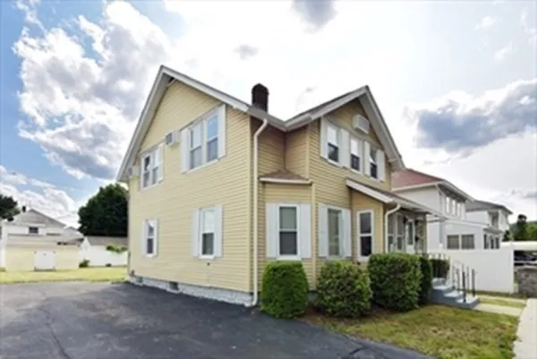 3 bed, 1 bath apartment for rent at 43 Tampa St Unit 43, Worcester — photo 2 of 22