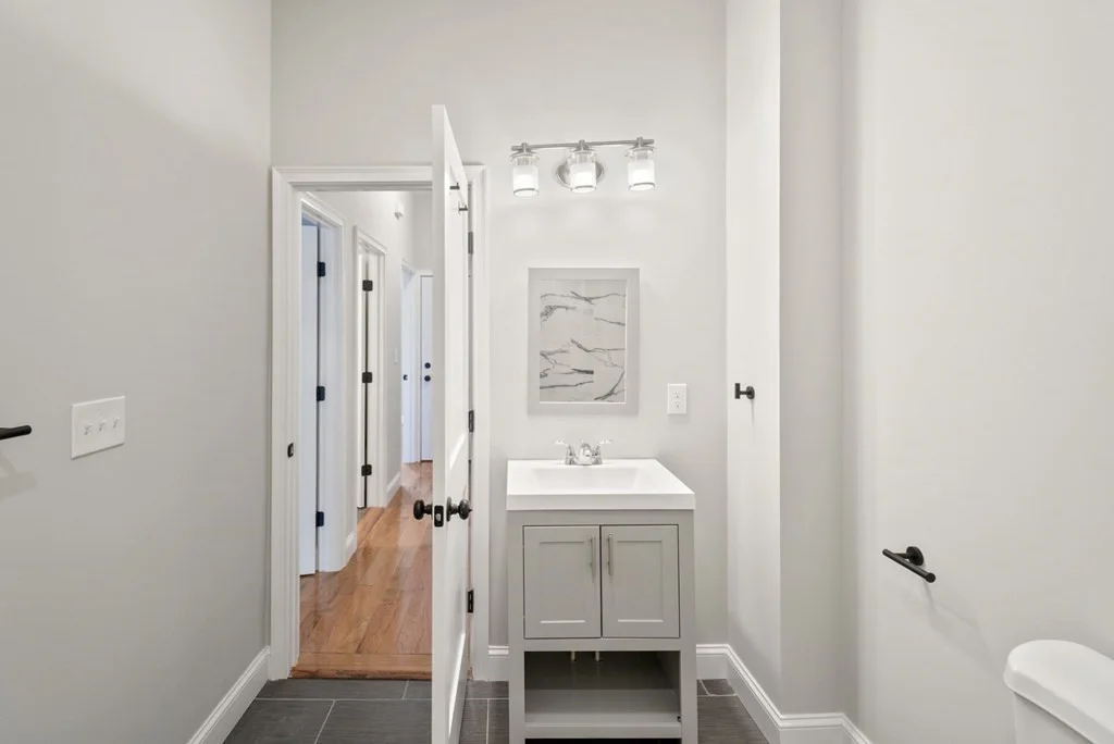 3 bed, 2 bath apartment for rent at 43 Thomas Park Unit 1, Boston — photo 3 of 24