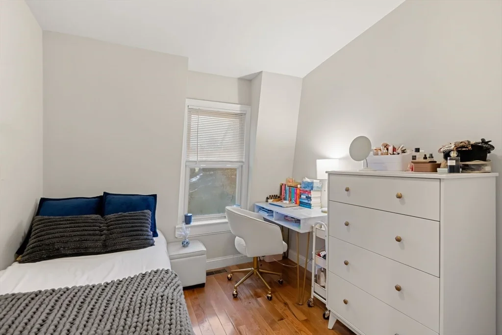 5 bed, 2 bath apartment for rent at 43 Thomas Park Unit 2, South Boston — photo 18 of 23
