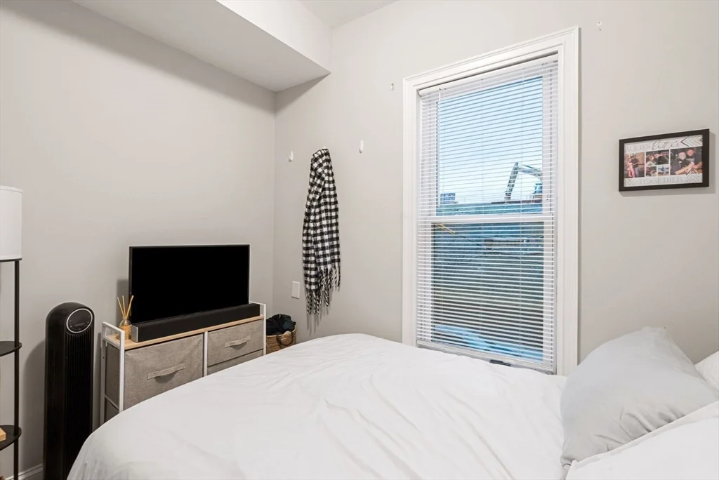 5 bed, 2 bath apartment for rent at 43 Thomas Park Unit 2, South Boston — photo 16 of 23