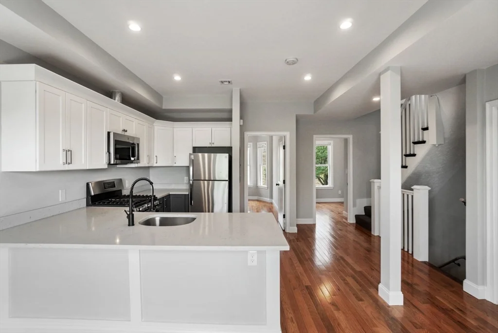 5 bed, 2 bath apartment for rent at 43 Thomas Park Unit 2, South Boston — photo 2 of 23