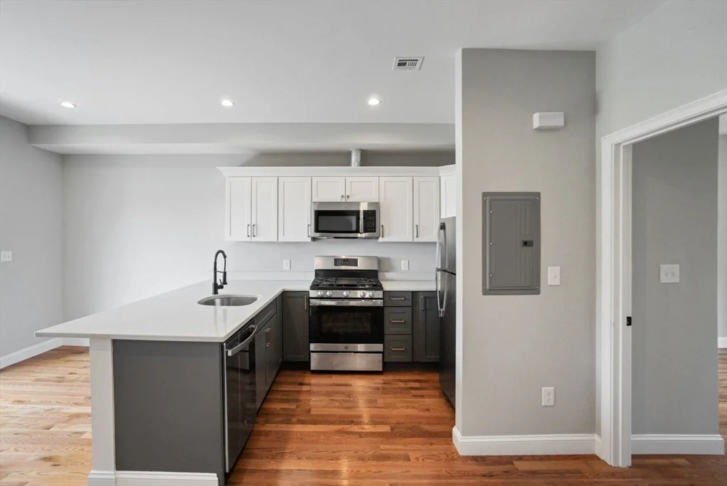 5 bed, 2 bath apartment for rent at 43 Thomas Park Unit 2, South Boston — photo 5 of 23