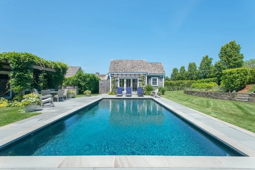 4 bed, 4+ bath apartment for rent at 43 Vestal St, Nantucket (vil) — photo 3 of 19