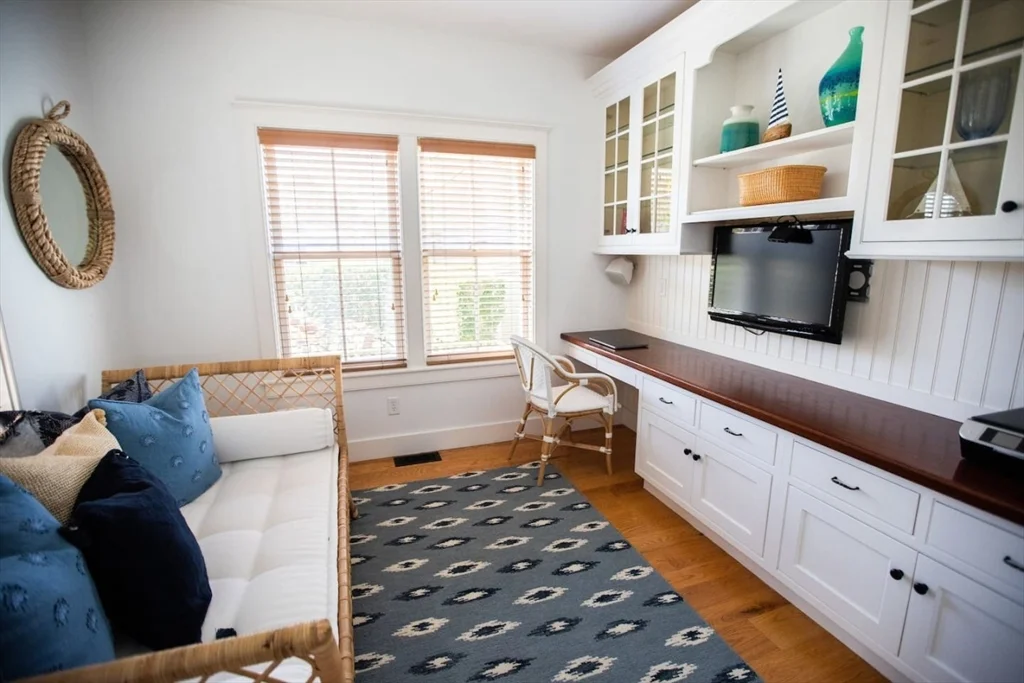 4 bed, 4+ bath apartment for rent at 43 Vestal St, Nantucket (vil) — photo 11 of 19