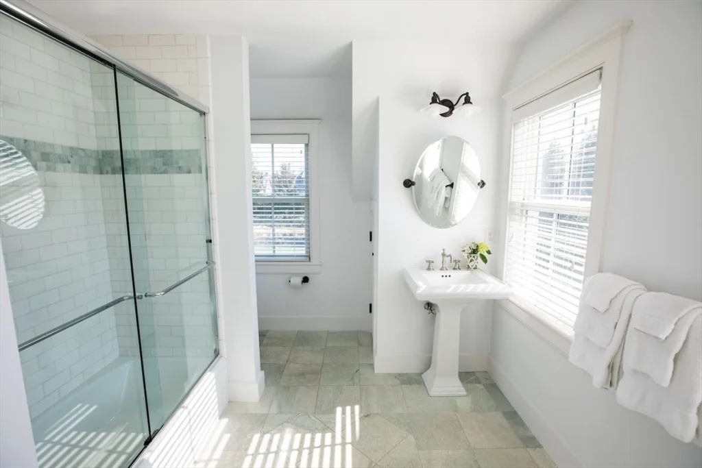 4 bed, 4+ bath apartment for rent at 43 Vestal St, Nantucket (vil) — photo 14 of 19