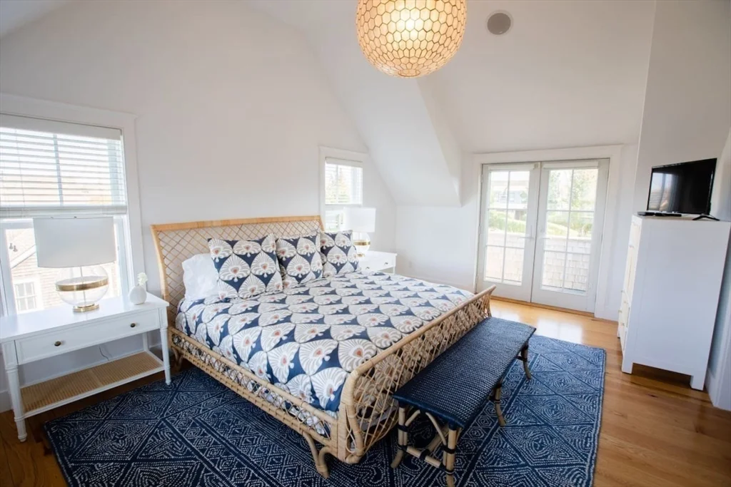 4 bed, 4+ bath apartment for rent at 43 Vestal St, Nantucket (vil) — photo 17 of 19