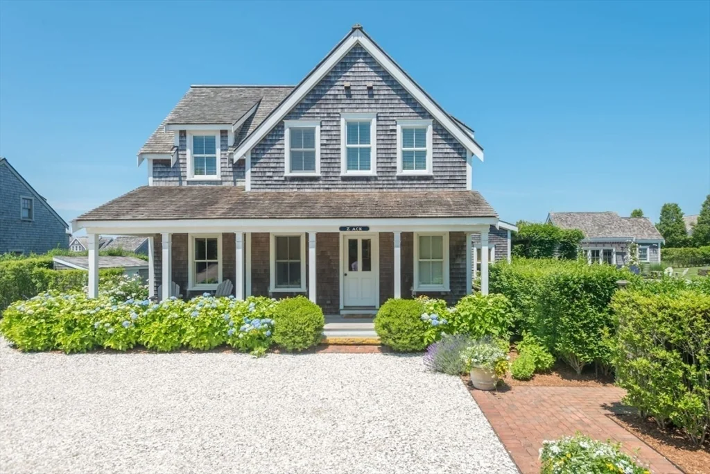 4 bed, 4+ bath apartment for rent at 43 Vestal St, Nantucket (vil) — photo 2 of 19