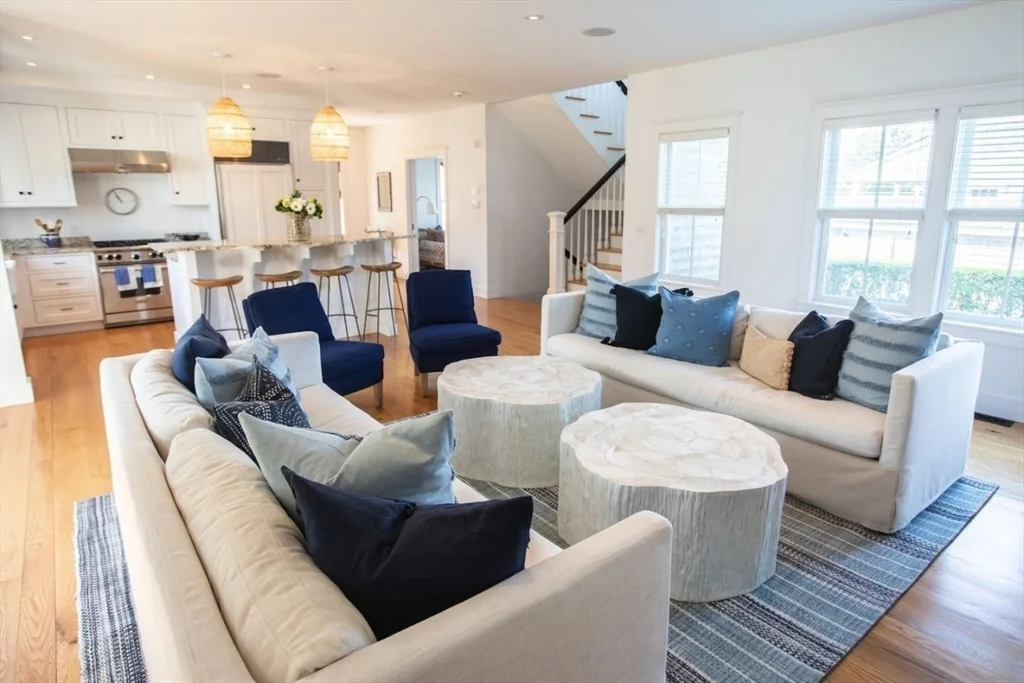 4 bed, 4+ bath apartment for rent at 43 Vestal St, Nantucket (vil) — photo 9 of 19