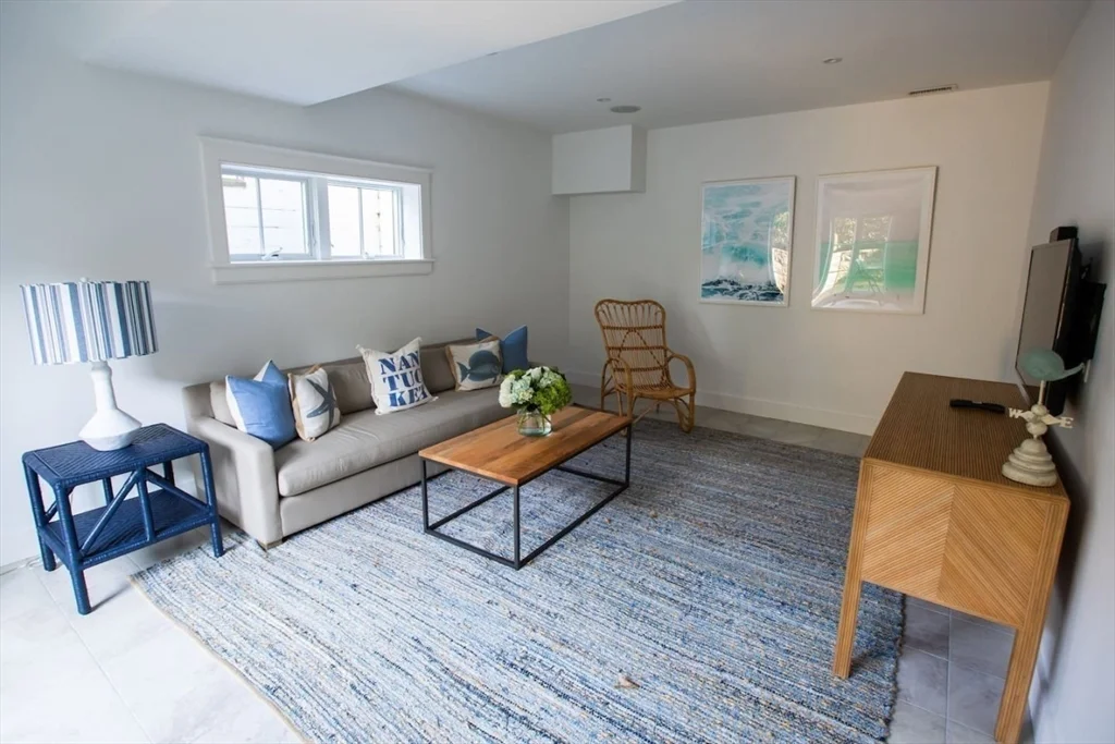 4 bed, 4+ bath apartment for rent at 43 Vestal St, Nantucket (vil) — photo 16 of 19