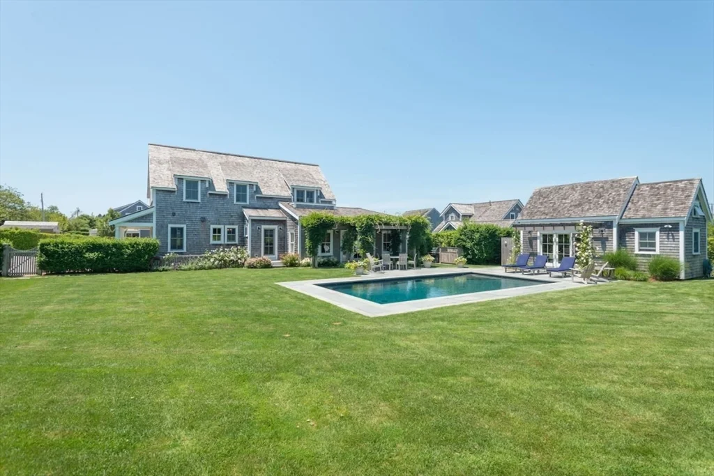 4 bed, 4+ bath apartment for rent at 43 Vestal St, Nantucket (vil) — photo 4 of 19