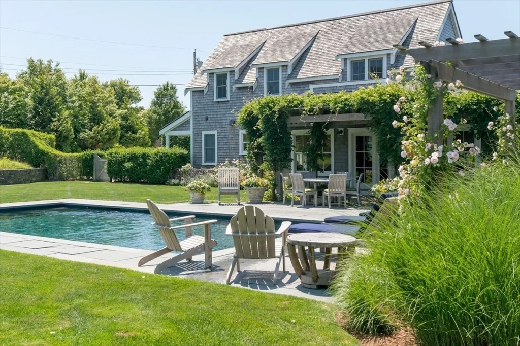 4 bed, 4+ bath apartment for rent at 43 Vestal St, Nantucket (vil) — photo 1 of 19