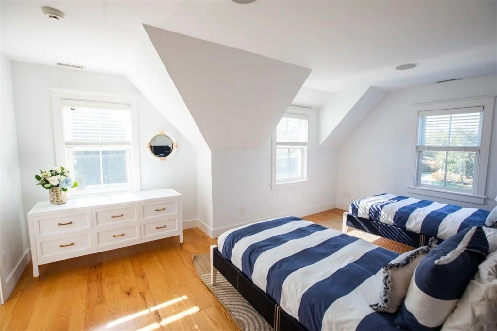 4 bed, 4+ bath apartment for rent at 43 Vestal St, Nantucket (vil) — photo 15 of 19