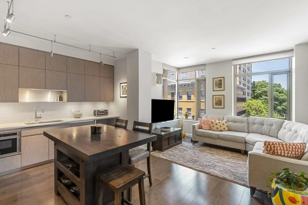 2 bed, 2 bath apartment for rent at 43 Westland Ave Unit 411, Fenway