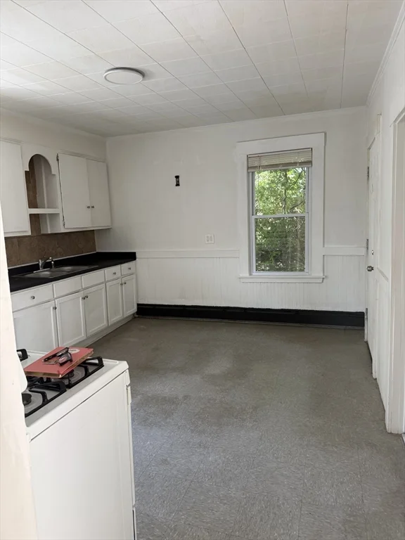 2 bed, 1 bath apartment for rent at 43 Wilson St Unit 3, Haverhill — photo 4 of 11