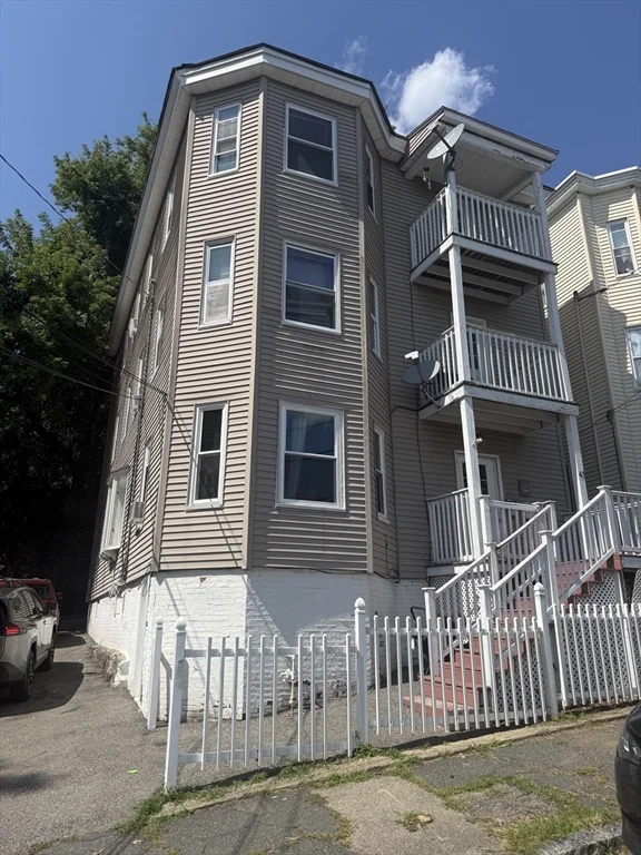 2 bed, 1 bath apartment for rent at 43 Wilson St Unit 3, Haverhill — photo 1 of 11