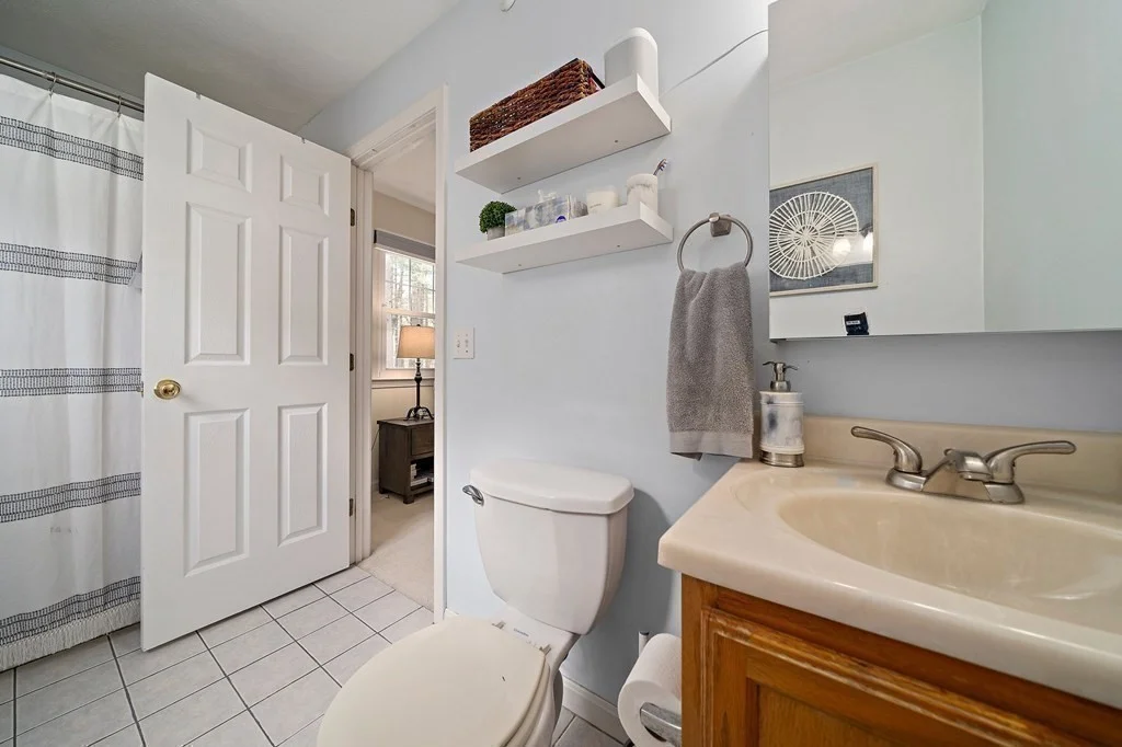 4 bed, 2 bath apartment for rent at 43 Winterberry Way, Bedford — photo 15 of 24