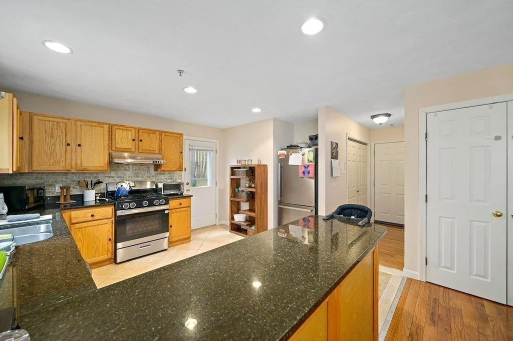 4 bed, 2 bath apartment for rent at 43 Winterberry Way, Bedford — photo 11 of 24