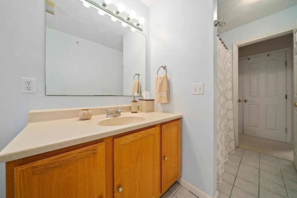 4 bed, 2 bath apartment for rent at 43 Winterberry Way, Bedford — photo 19 of 24