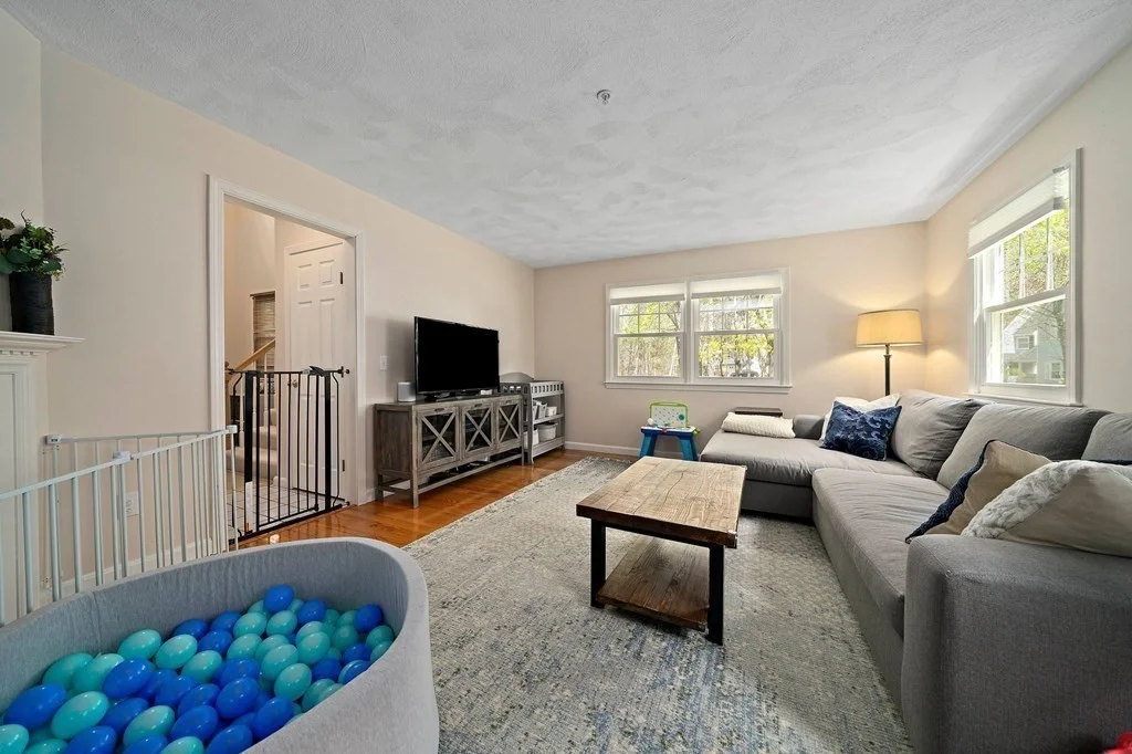 4 bed, 2 bath apartment for rent at 43 Winterberry Way, Bedford — photo 5 of 24