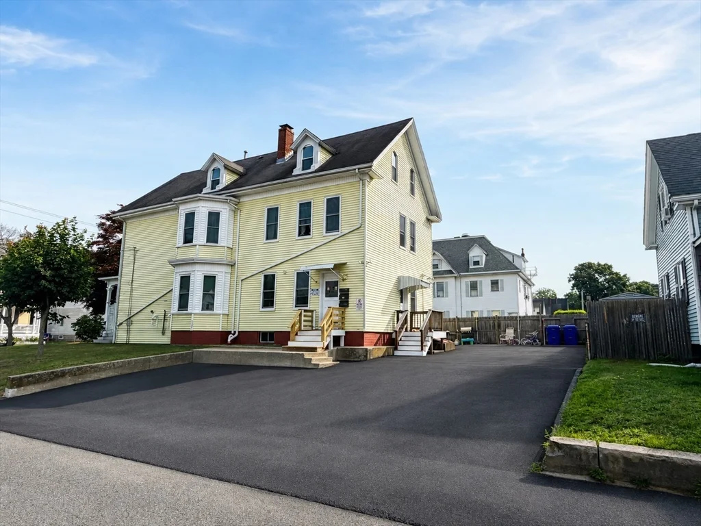 2 bed, 1 bath apartment for rent at 430 Cohannet Unit 3, Taunton