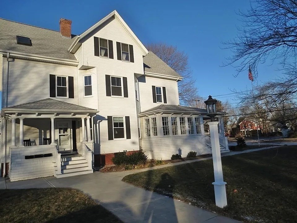 2 bed, 1 bath apartment for rent at 430 N Main Unit 2, Attleboro