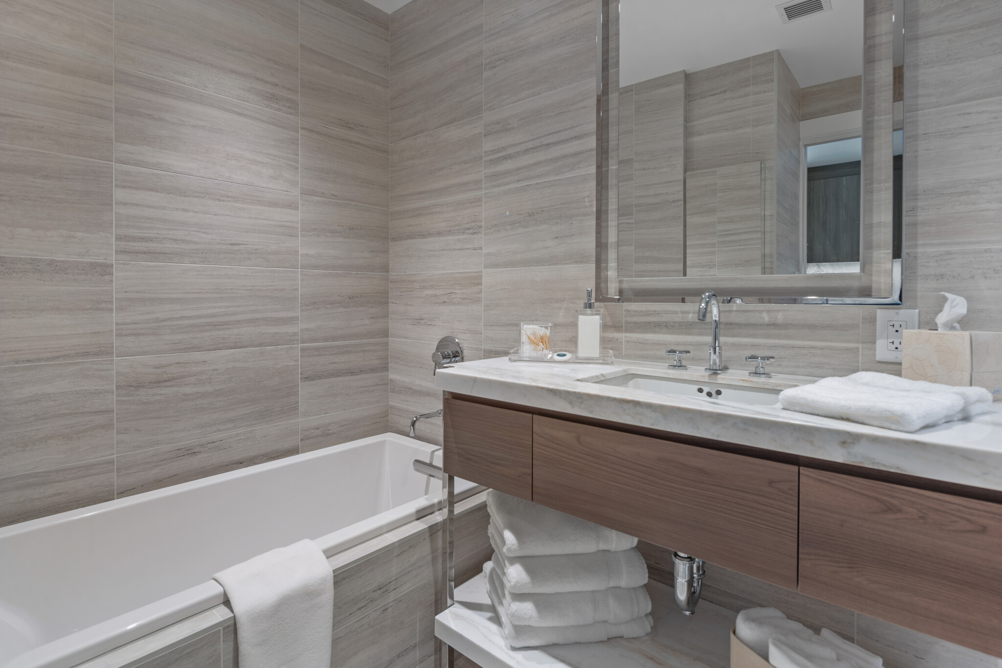Studio bed, 1 bath apartment for rent at 430 Stuart St Unit 1502, Back Bay — photo 11 of 33