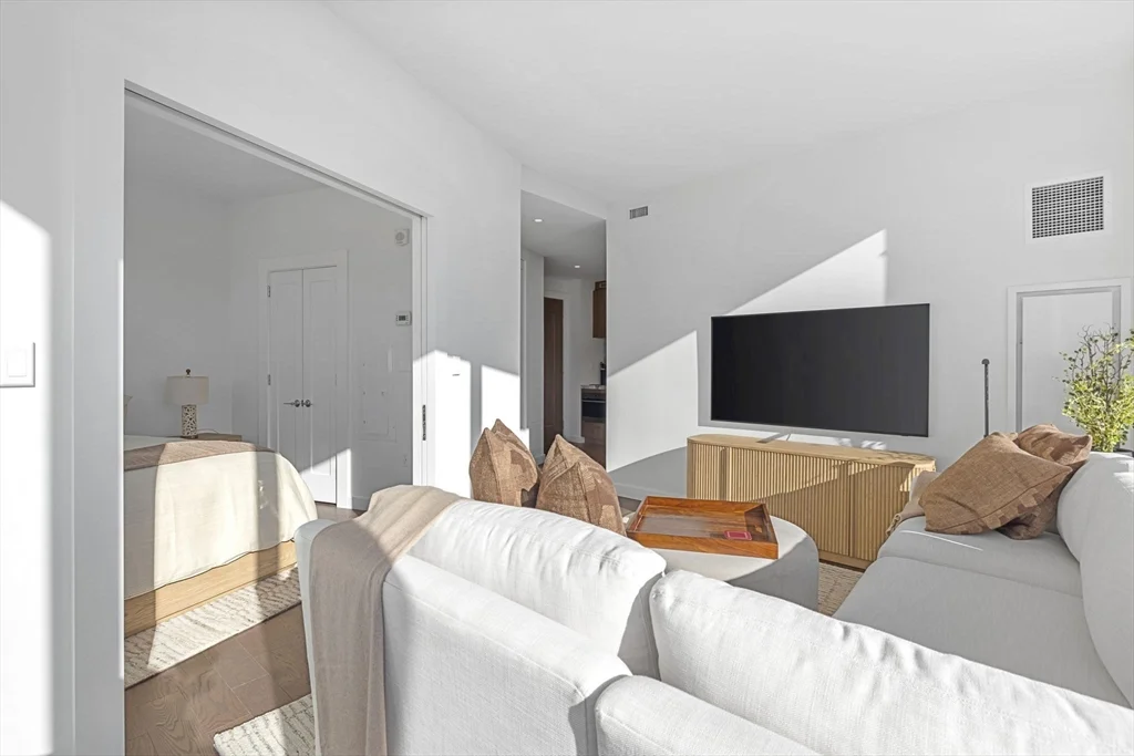 Studio bed, 1 bath apartment for rent at 430 Stuart St Unit 1508, Back Bay — photo 3 of 19