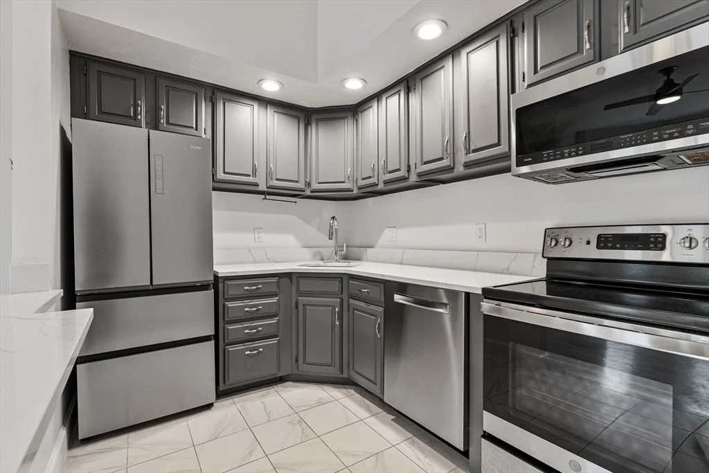 2 bed, 1 bath apartment for rent at 431 Columbus Unit 4, South End — photo 11 of 27