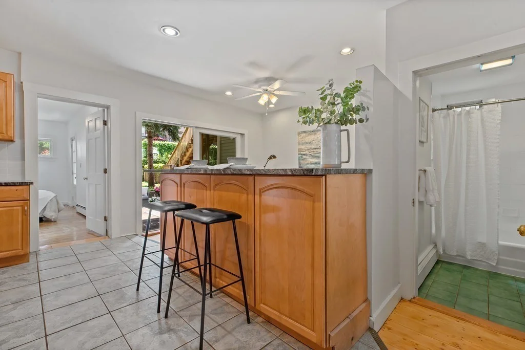 2 bed, 1 bath apartment for rent at 431 E 3rd St Unit 1, South Boston — photo 6 of 9