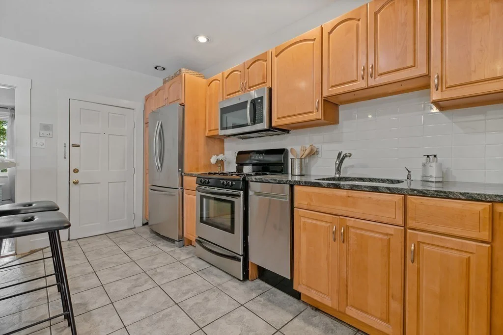 2 bed, 1 bath apartment for rent at 431 E 3rd St Unit 1, South Boston — photo 3 of 9